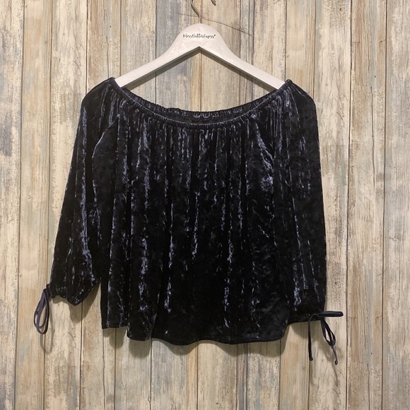 American Eagle outfitters crushed blue velvet off the shoulder Cropped Shirt | S - Picture 4 of 12